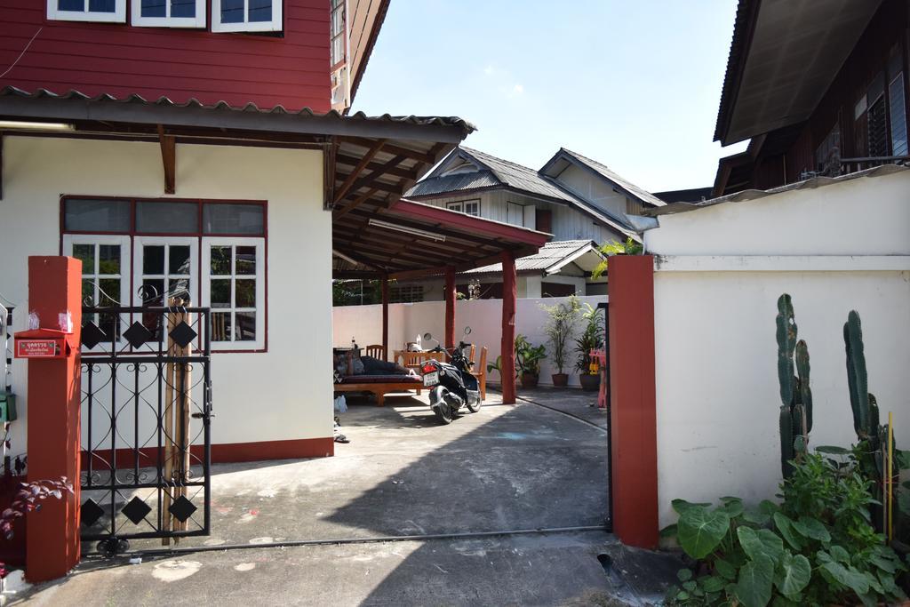 Champion Hostel 2 (Adults Only) Chiang Mai Esterno foto