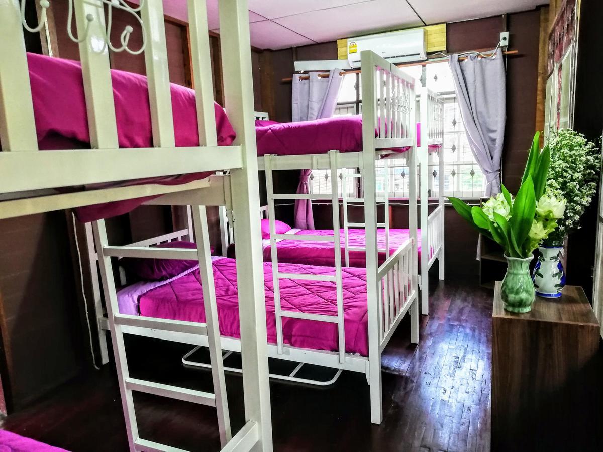 Champion Hostel 2 (Adults Only) Chiang Mai Esterno foto