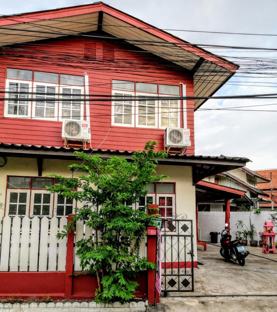 Champion Hostel 2 (Adults Only) Chiang Mai Esterno foto