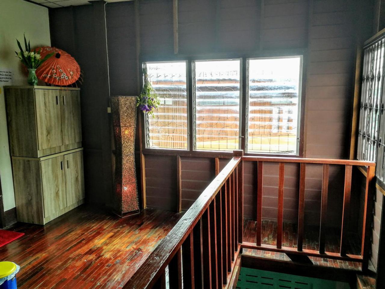Champion Hostel 2 (Adults Only) Chiang Mai Esterno foto