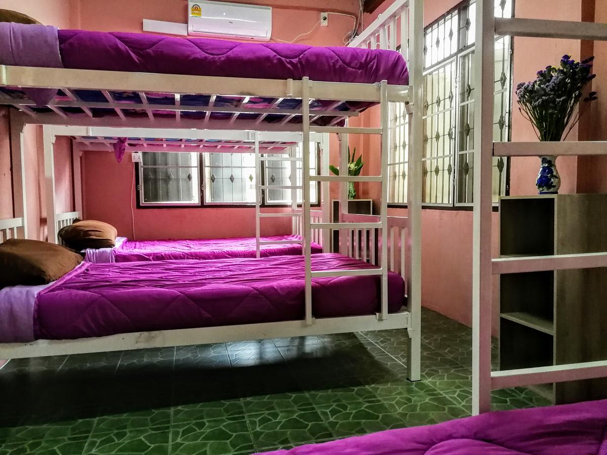 Champion Hostel 2 (Adults Only) Chiang Mai Esterno foto